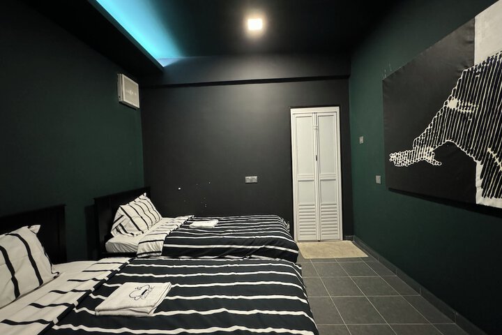 Room 9 of 49