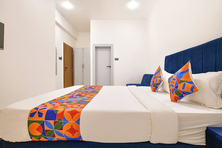 Room 14 of 28