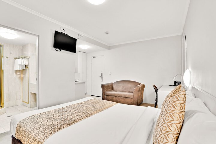 Room 12 of 34