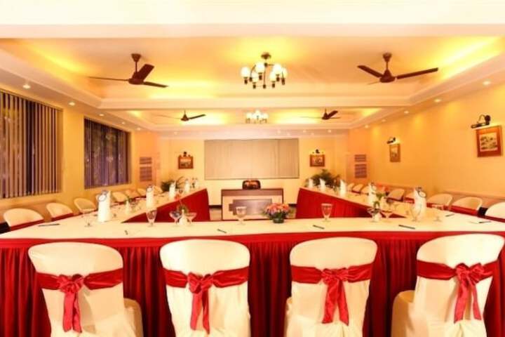 Ballroom/Hall 27 of 33