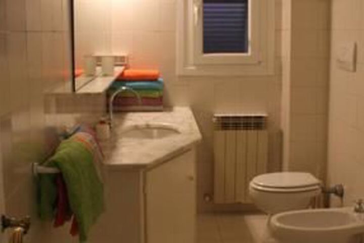 Room 2 of 34