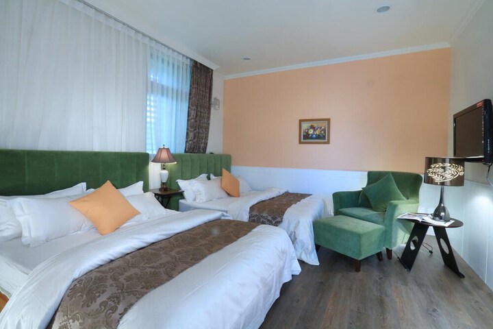 Room 11 of 24