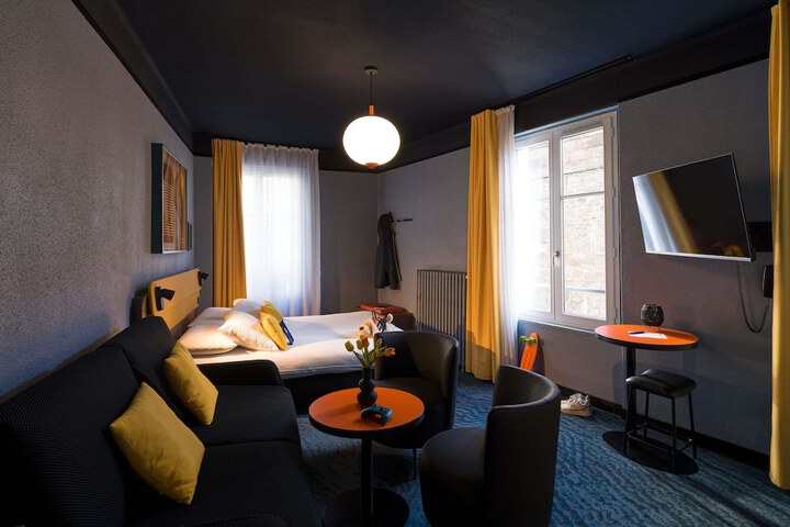 Room 23 of 112