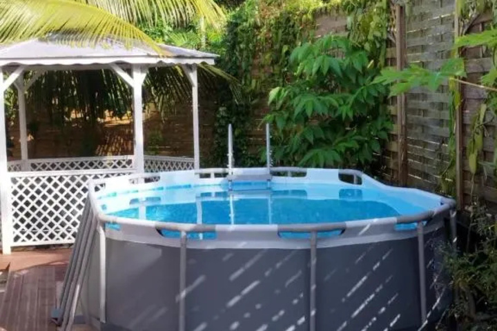 Pool 10 of 15