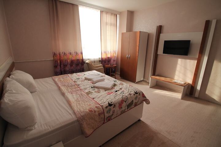 Room 10 of 12