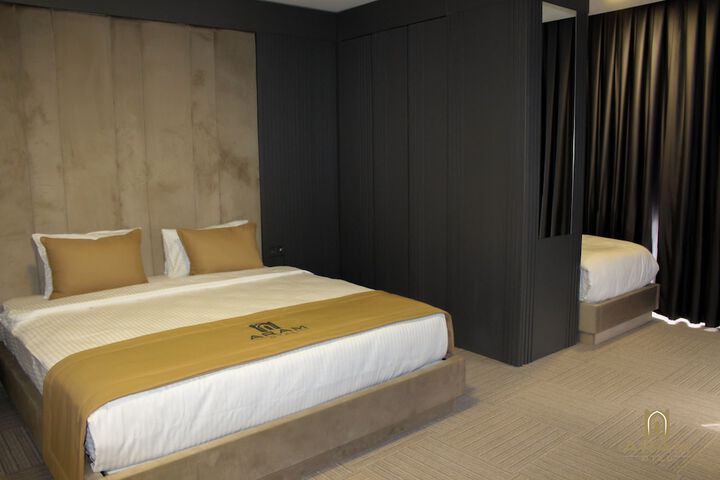 Room 7 of 27