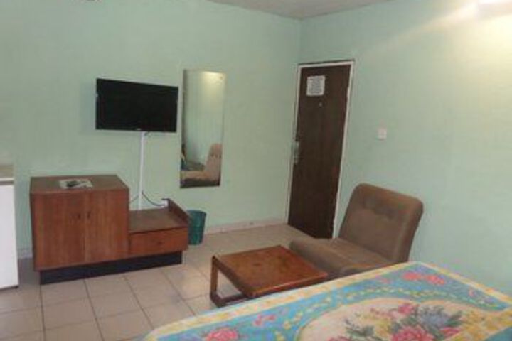 Room 9 of 33