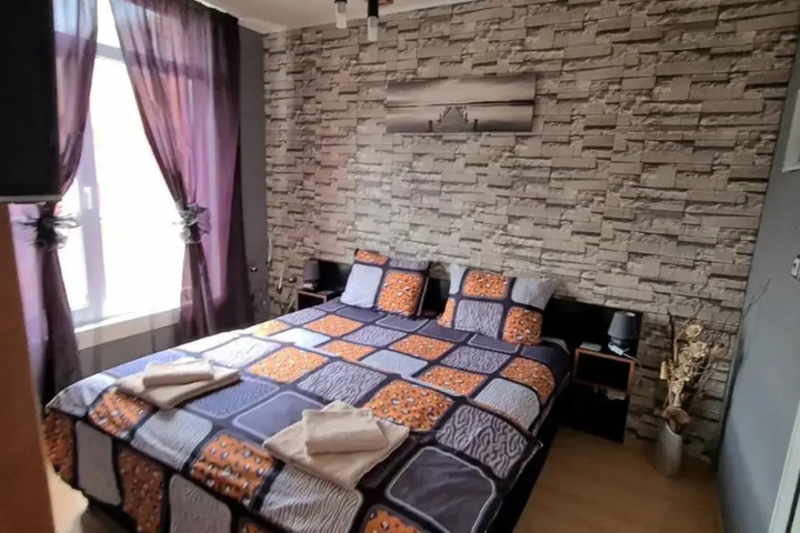 Room 2 of 11