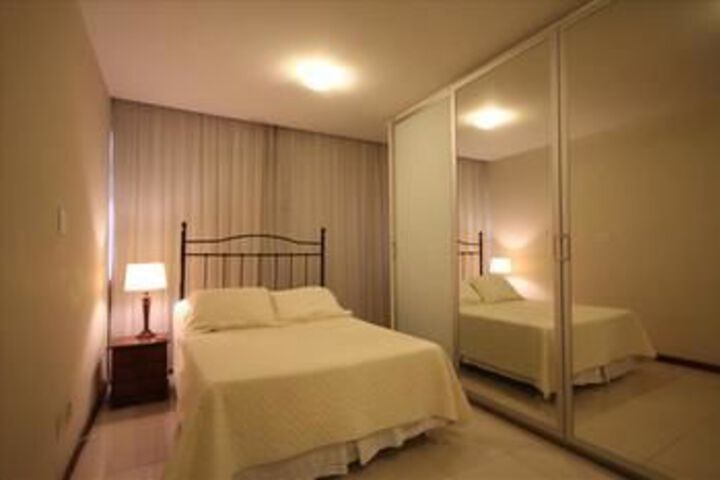 Room 9 of 32