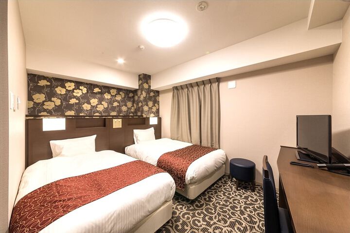 Room 9 of 34