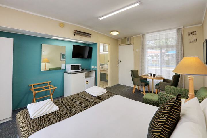 Room 6 of 75