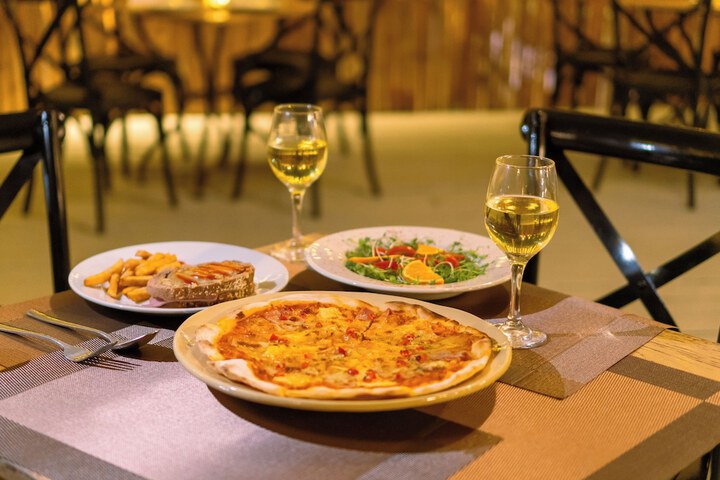 Dining 53 of 70