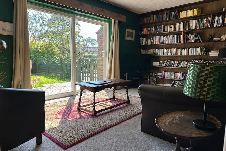 Lounge 127 of 145