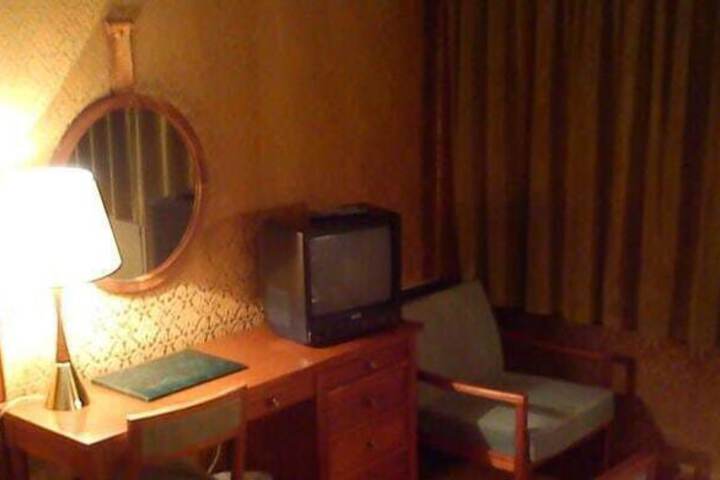 Room 13 of 34