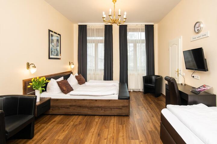 Room 12 of 21