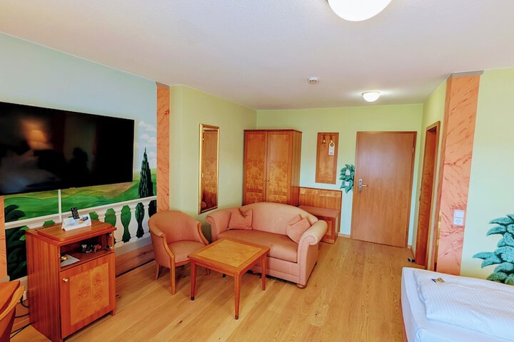 Room 8 of 44