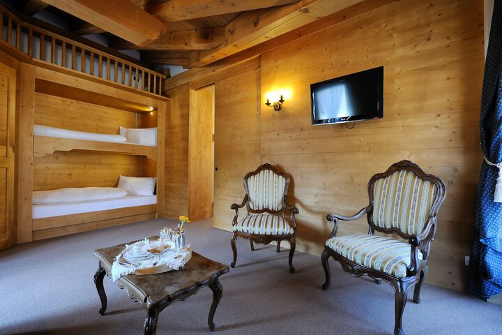 Room 11 of 36