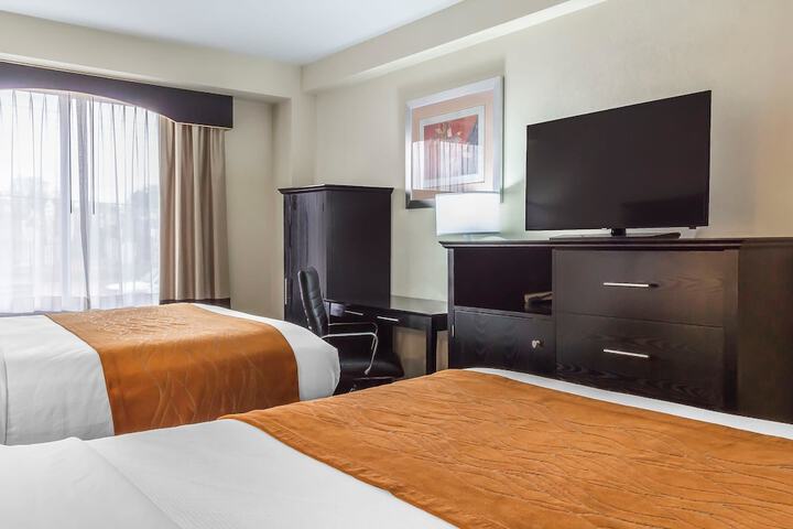 2 Queen Beds (2 of 16)