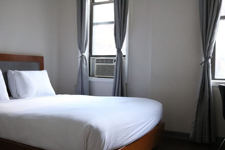 Room 9 of 32