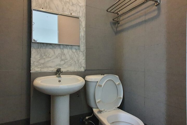 Room 32 of 35