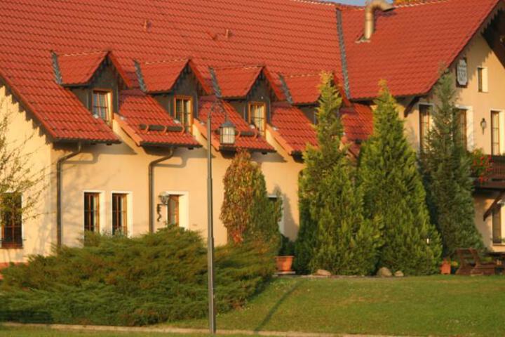 FORSTHAUS DROESCHKAU