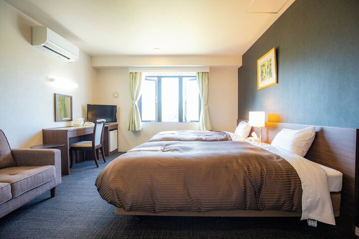 Room 11 of 27