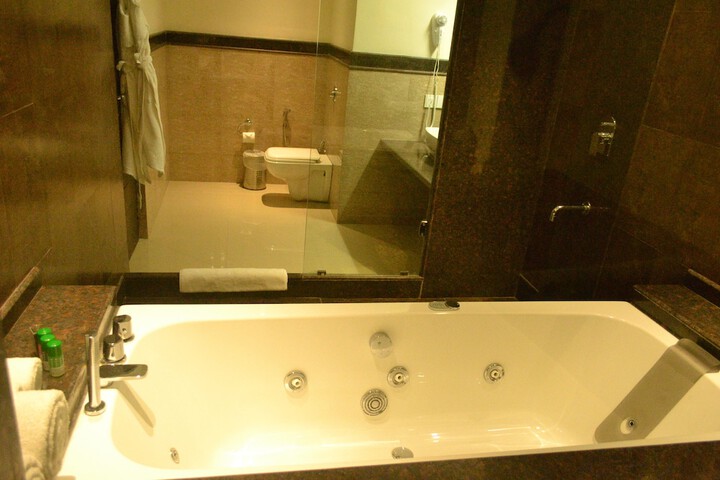 Hot Tub 33 of 57