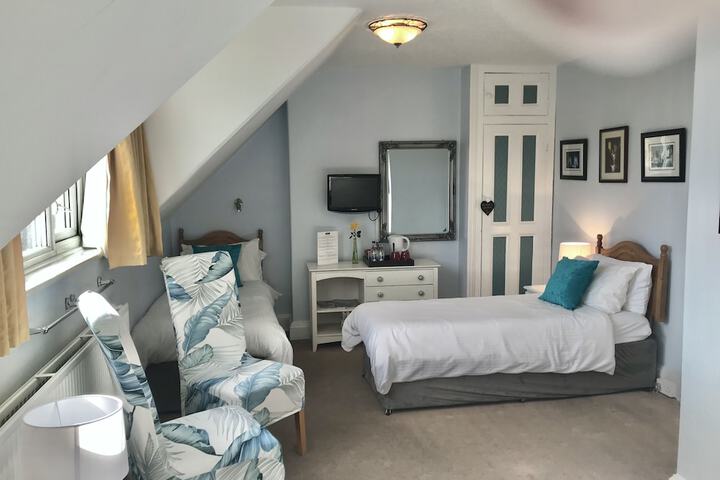 Room 6 of 40