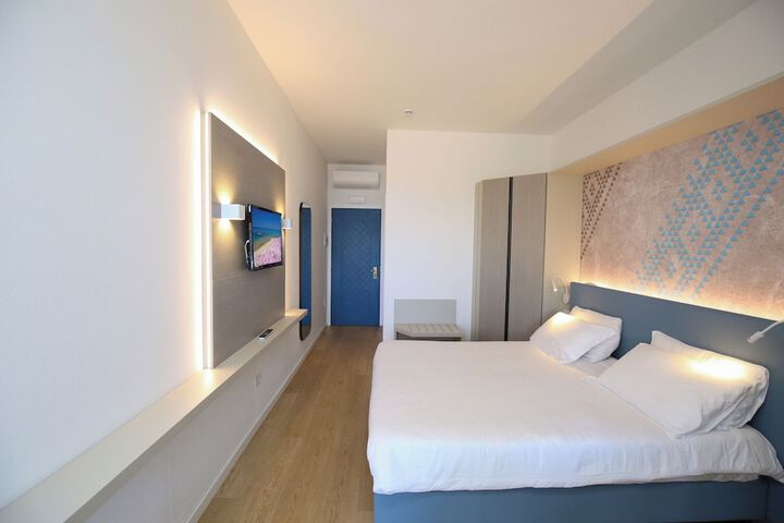 Room 146 of 221