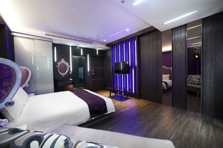 Room 17 of 35