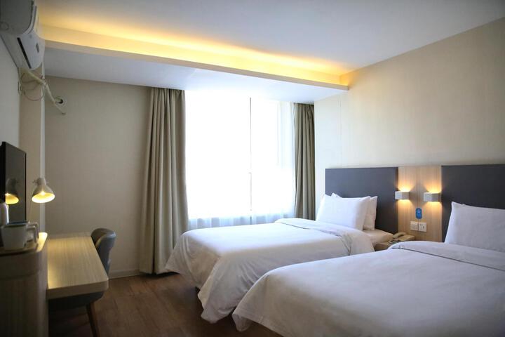Room 14 of 49