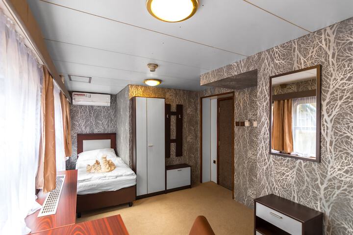 Room 18 of 50