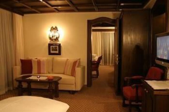 Room 27 of 43