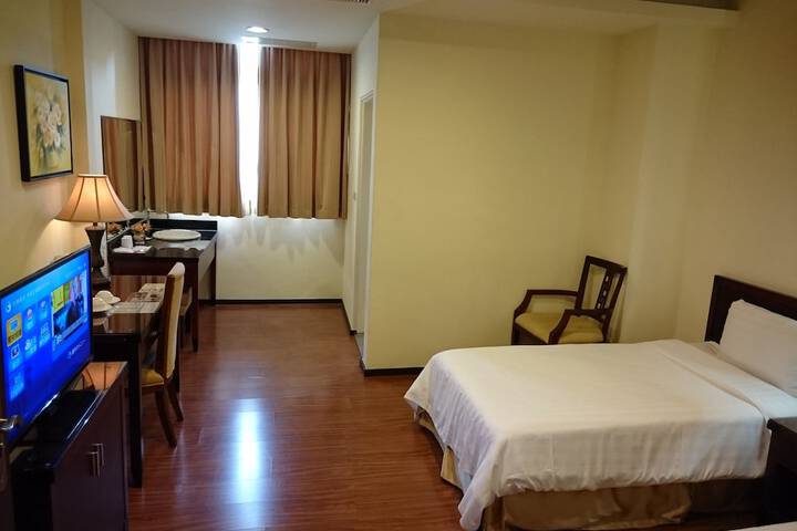 Room 8 of 39