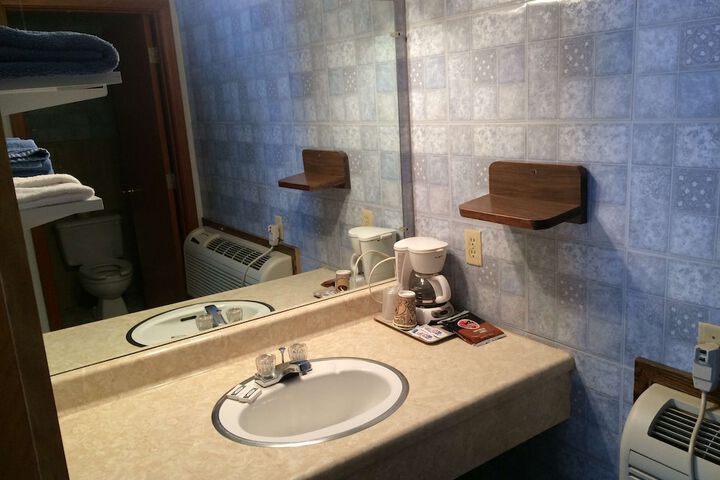 Room 13 of 38