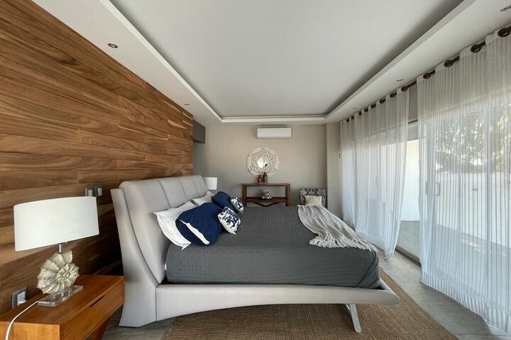 Room 14 of 21