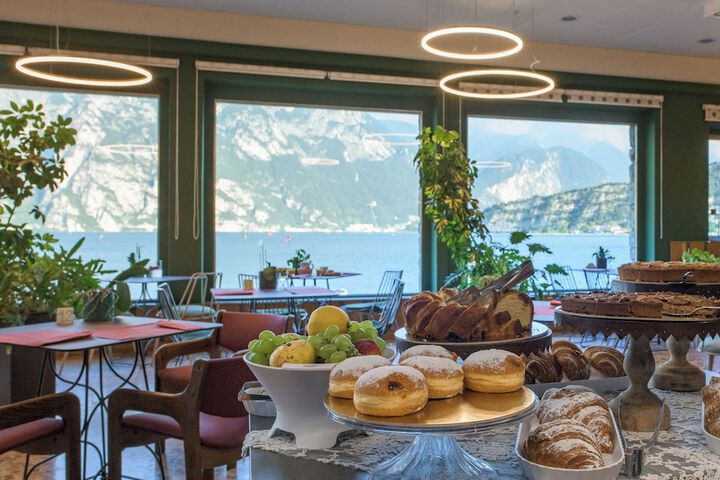 Breakfast/Coffee Service 114 of 132