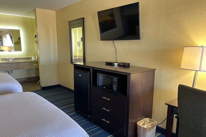 Room 9 of 42