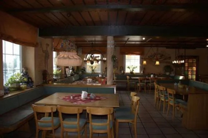 Dining 11 of 11