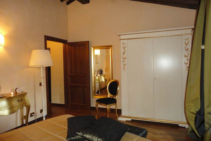 Room 6 of 95