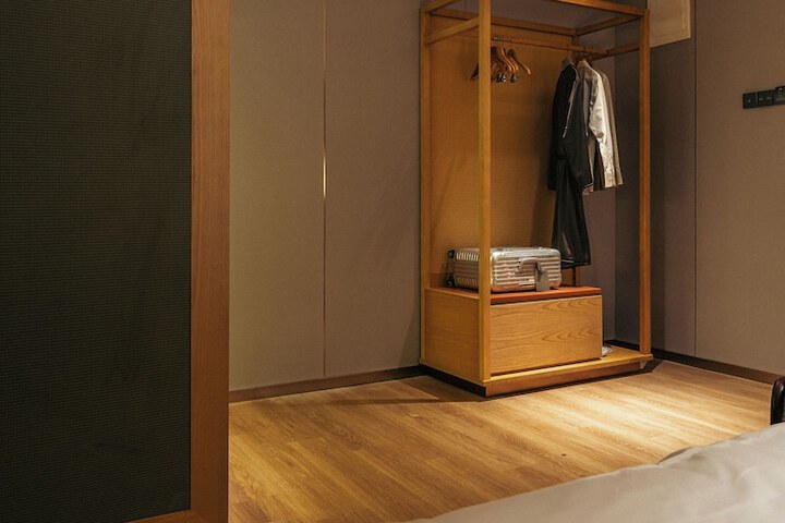 Room 19 of 105