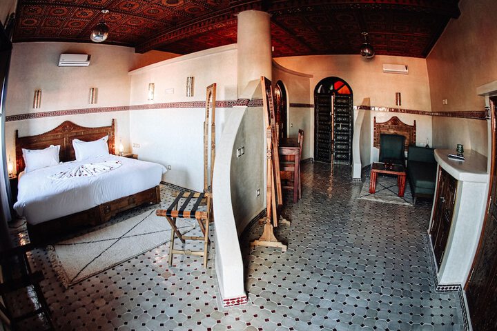 Room 10 of 27