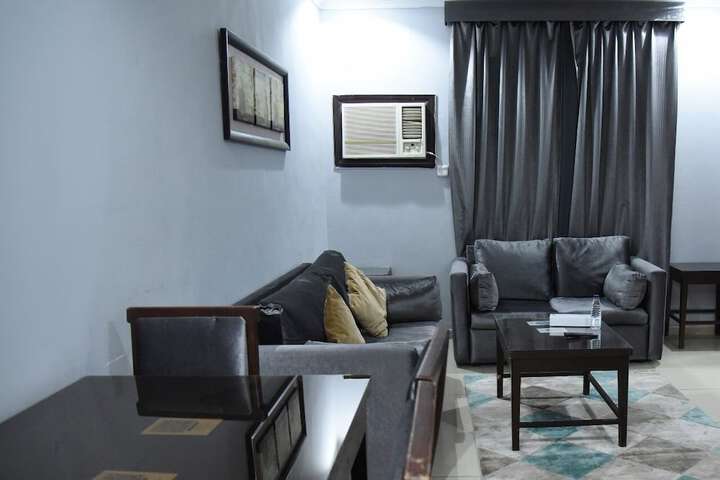 Room 6 of 117