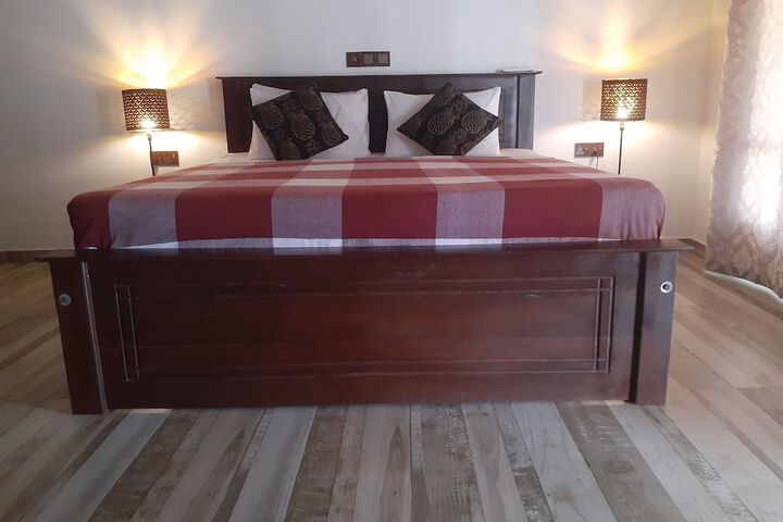 Room 9 of 32
