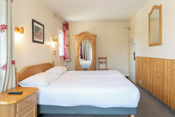 Room 3 of 50