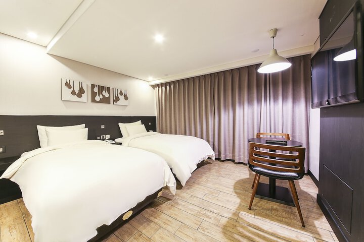 Room 30 of 60