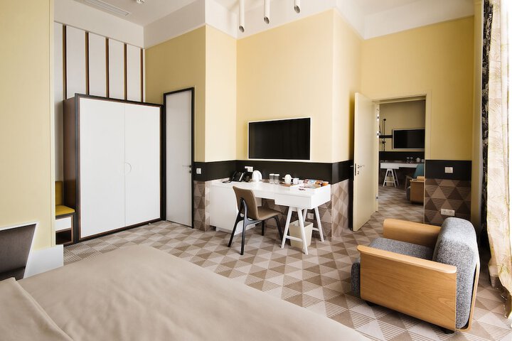 Room 7 of 115