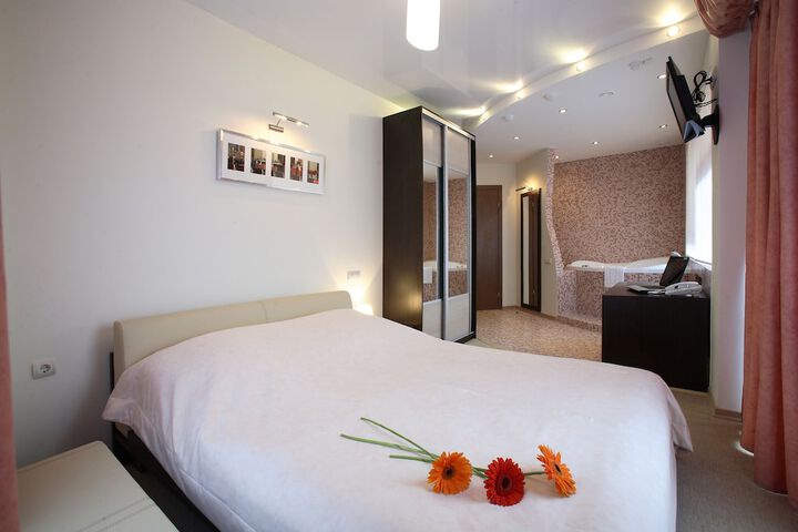 Room 4 of 37