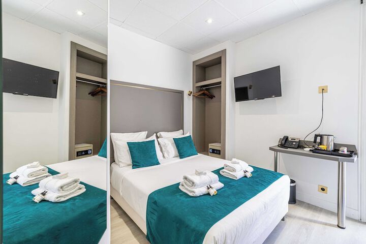 Hotel Avaton - Deluxe Balcony Bedroom - Cannes Palais