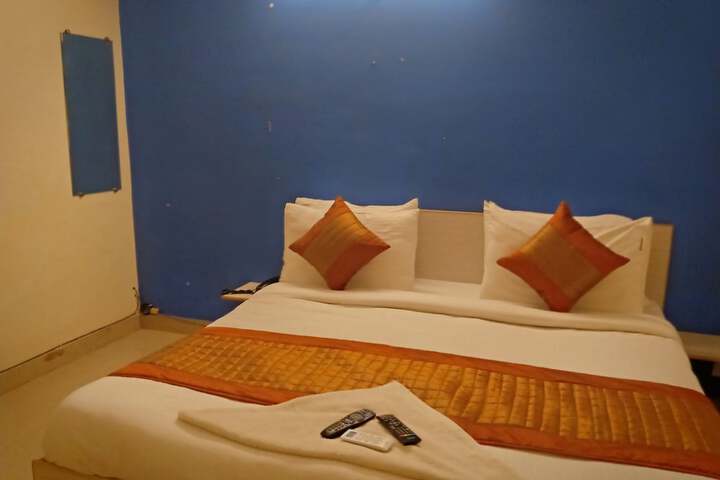 Room 10 of 20